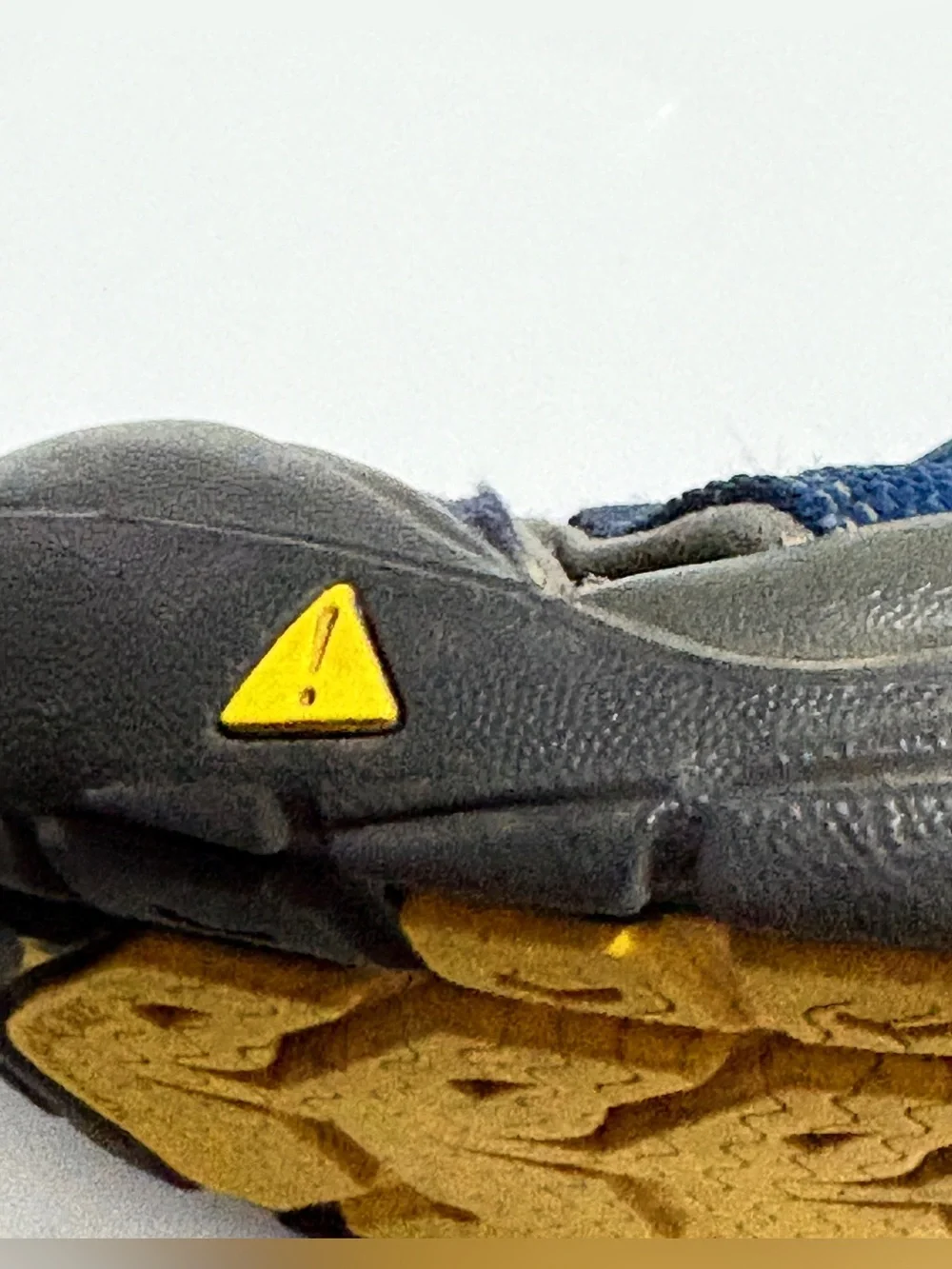 KEEN Kids Newport H2 Sandals Blue Yellow Size 5 CLEARANCE CLOSE OUT